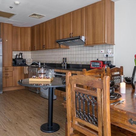 Alexandrina Hostel Dubai Ngoại thất bức ảnh