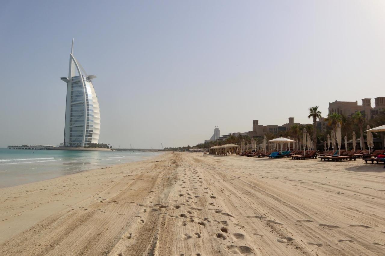 Alexandrina Hostel Dubai Ngoại thất bức ảnh
