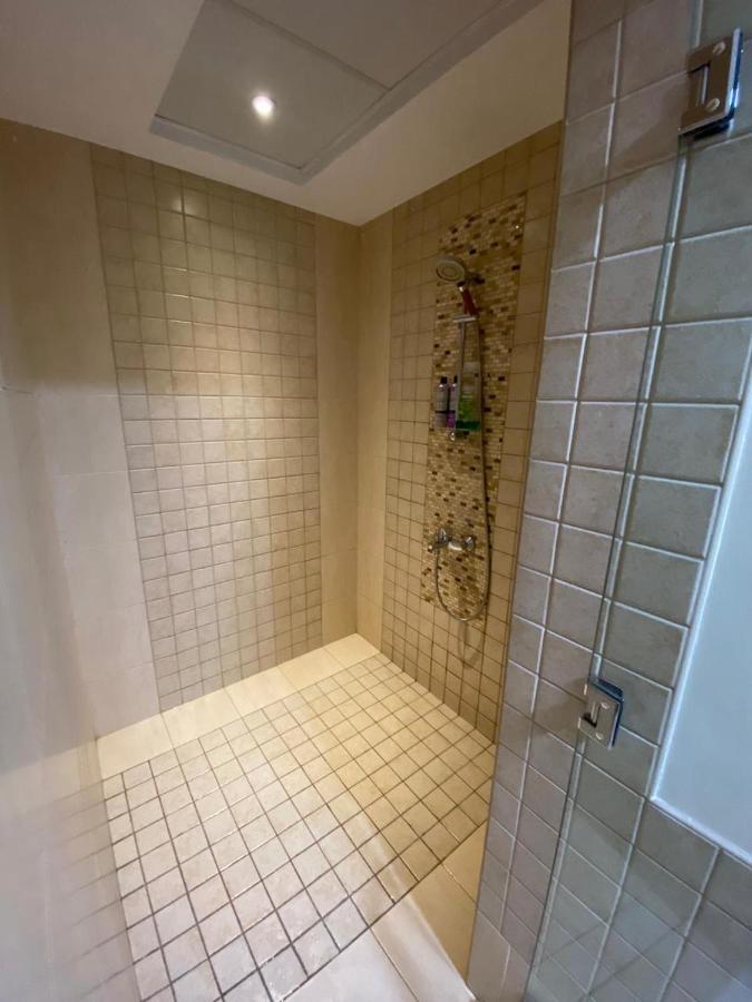 Alexandrina Hostel Dubai Ngoại thất bức ảnh
