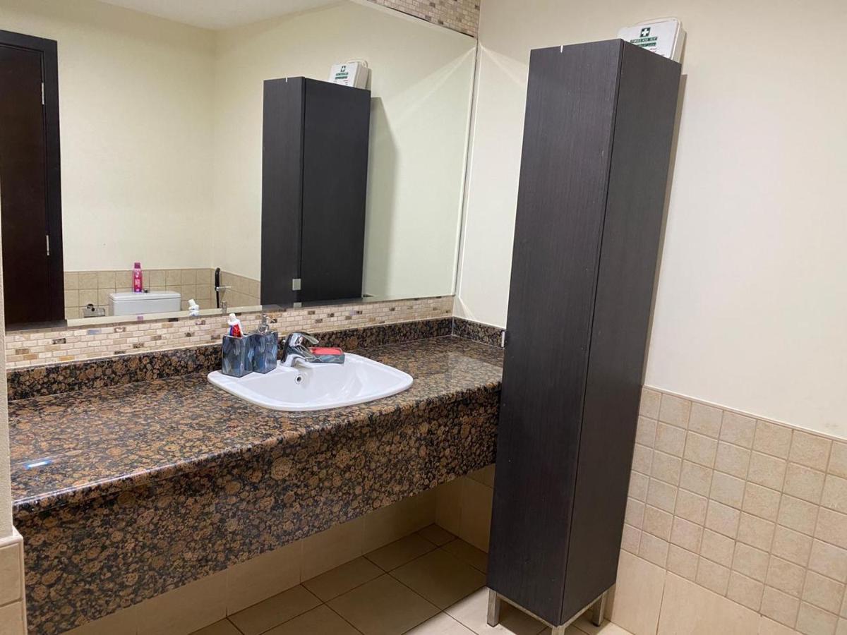 Alexandrina Hostel Dubai Ngoại thất bức ảnh