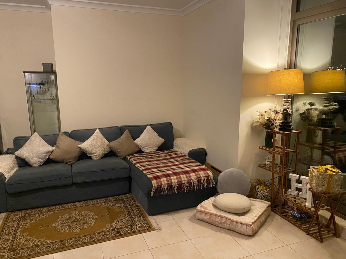 Alexandrina Hostel Dubai Ngoại thất bức ảnh